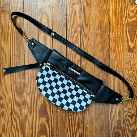 NEW Hannah Wingate Designs black and white checkered crossbody purse sling BAG - Picture 2 of 6